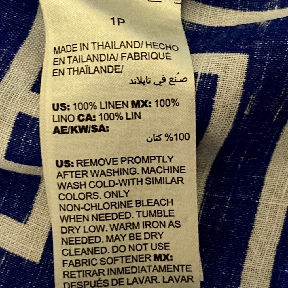 💙Chico’s blue no-iron geometric linen button down - Picture 5 of 7